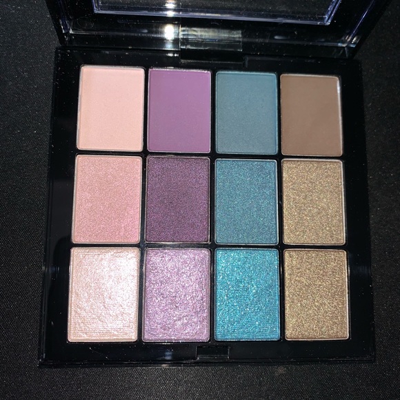 🚫SOLD ON Ⓜ️🚫 NYX Ultimate MULTI-FINISH Eyeshadow Palette - Picture 3 of 4